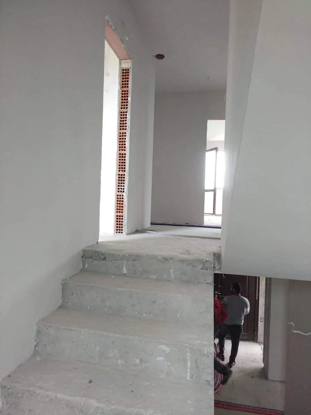 Подова настилка с гладка и устойчива повърхност