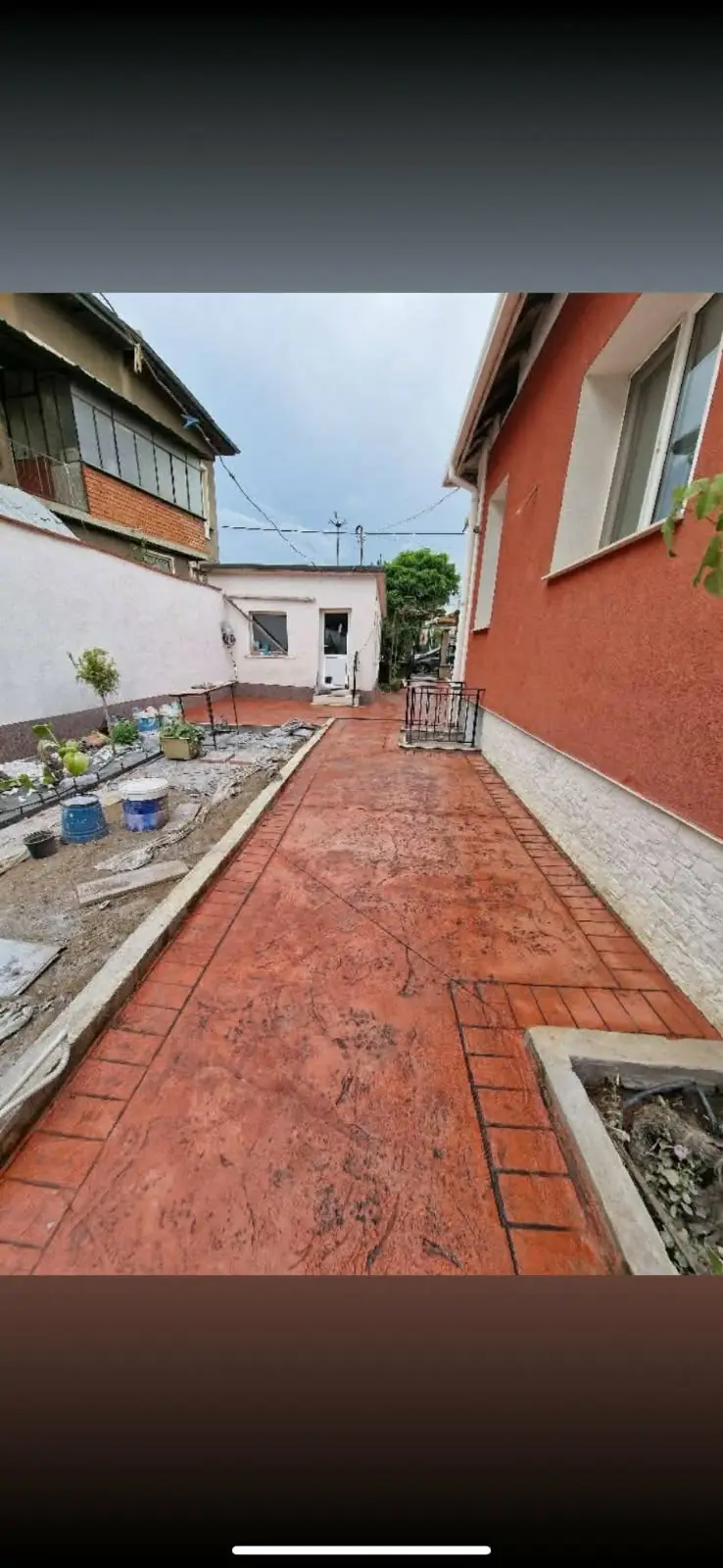 Завършен обект с подова настилка и бетонен финиш